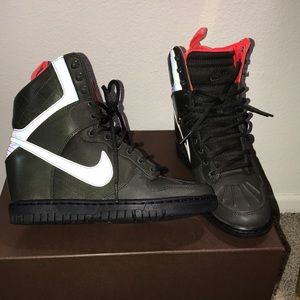 Wedged sneakers forest green Nikes